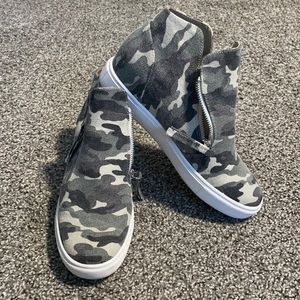 Steve Madden Camo Wedge